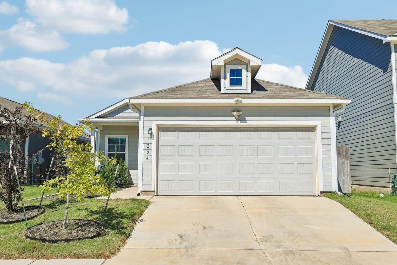 1204  Cattail Ln