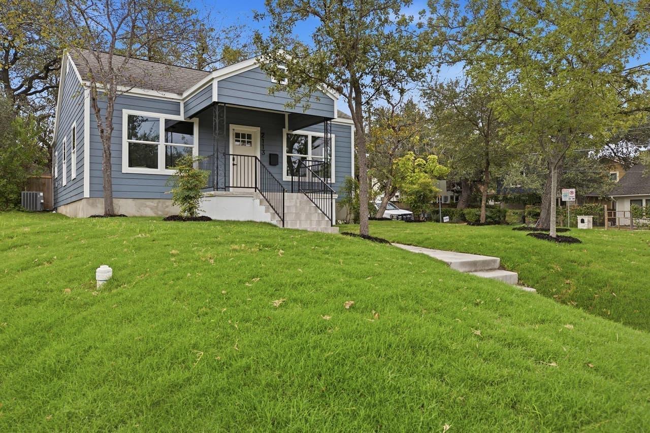 2113  Wilson St photo 3