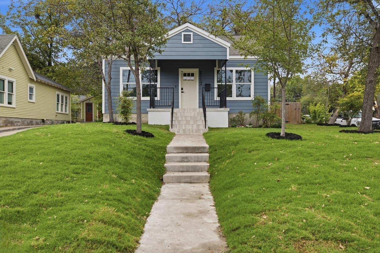 2113  Wilson St photo 4