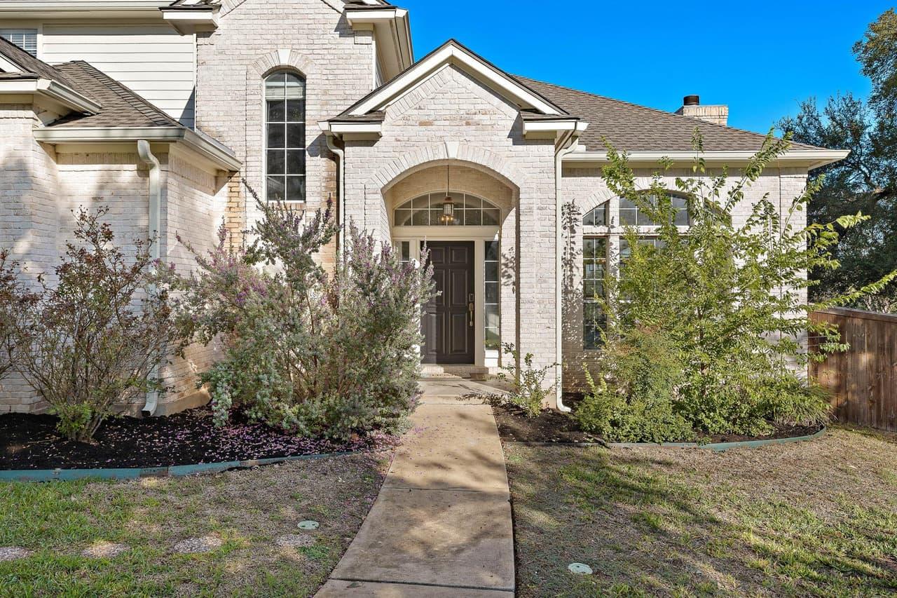 6  Wooded Way