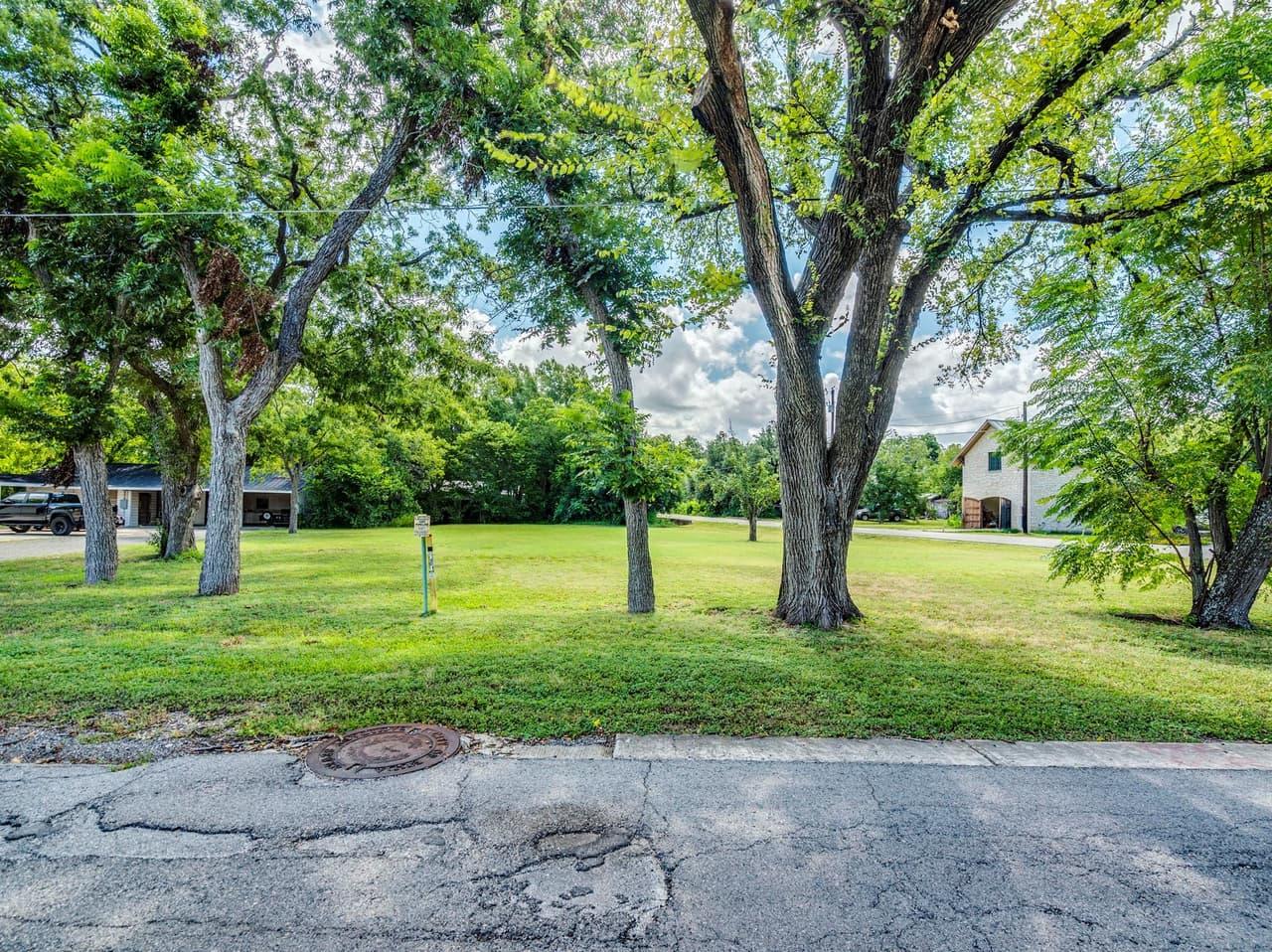 301  Railroad St photo 4