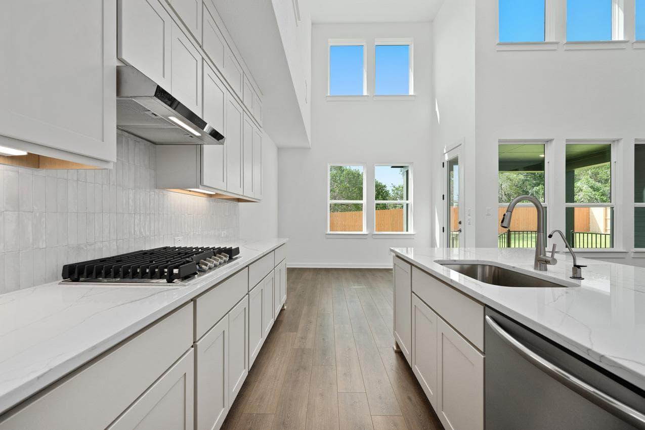 305  Luttrell Ln photo 2