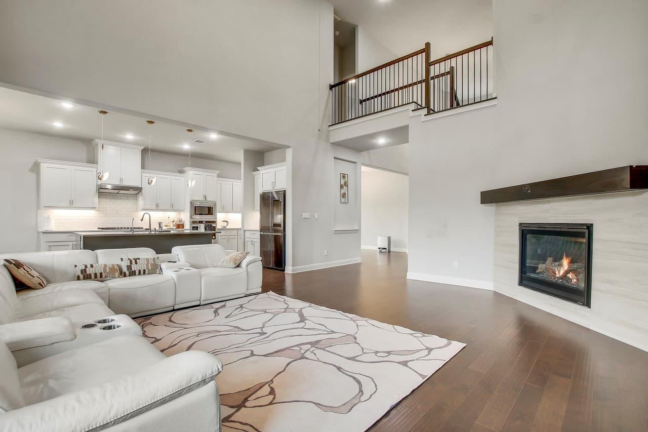 525  Houston Loop