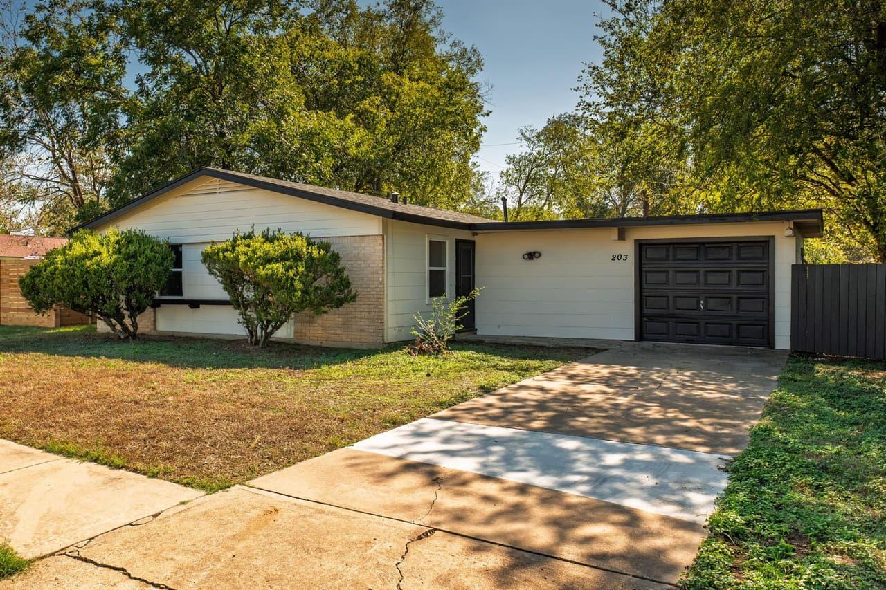 203  Cooper Dr photo 2