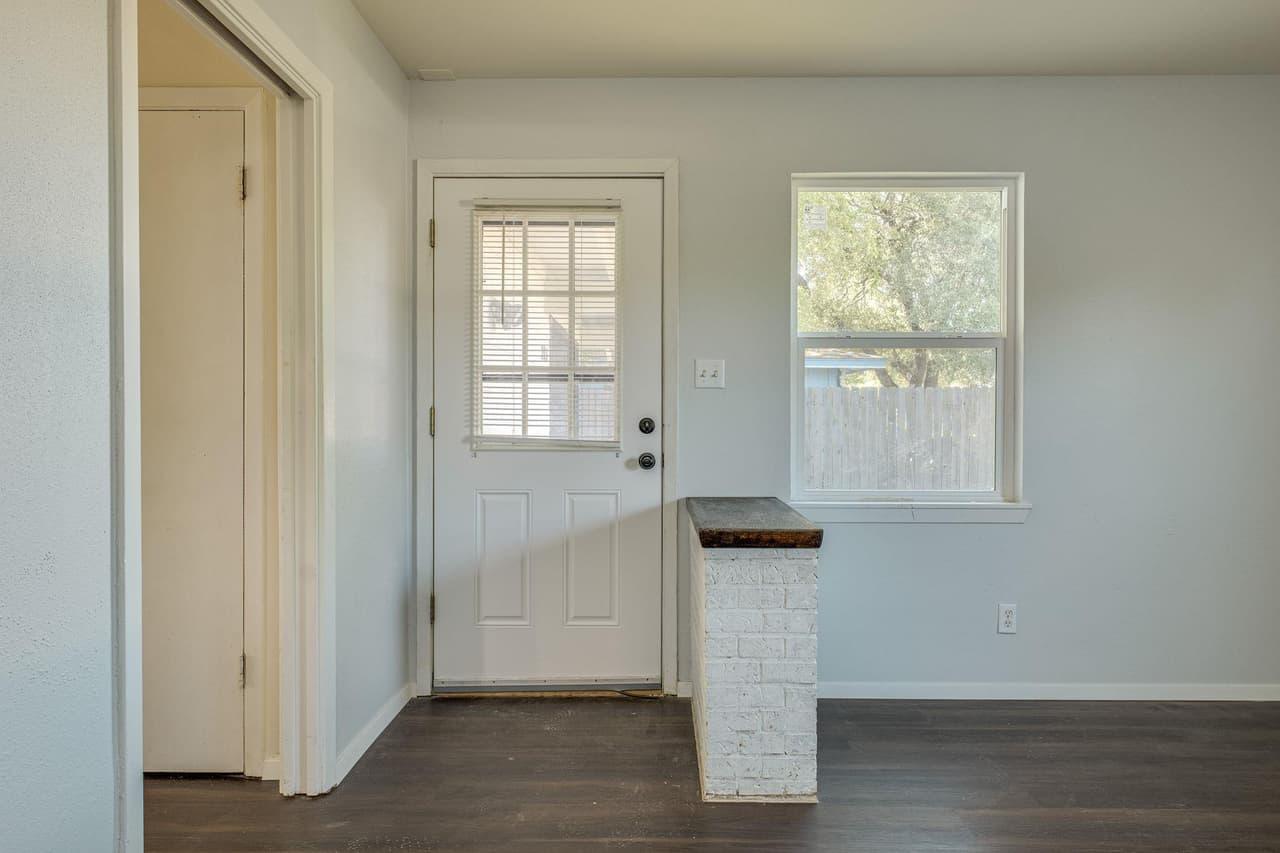 203  Cooper Dr photo 3