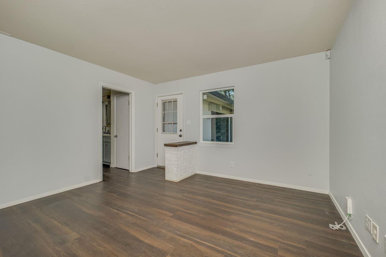 203  Cooper Dr photo 6