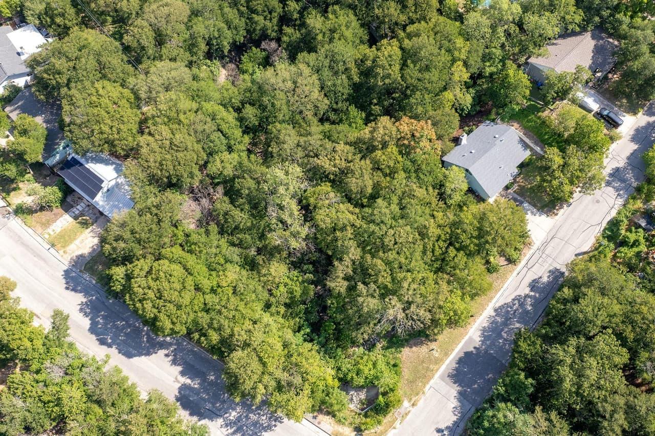 7005  Geneva Dr