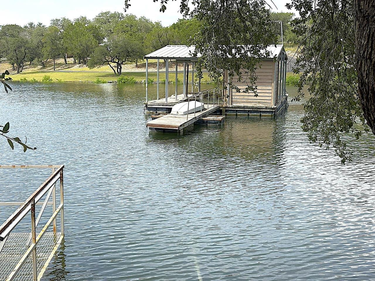 1115  Edgewater Dr