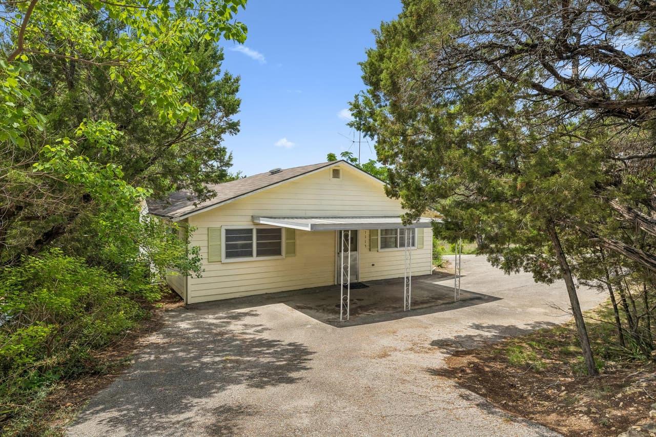 1115  Edgewater Dr photo 5