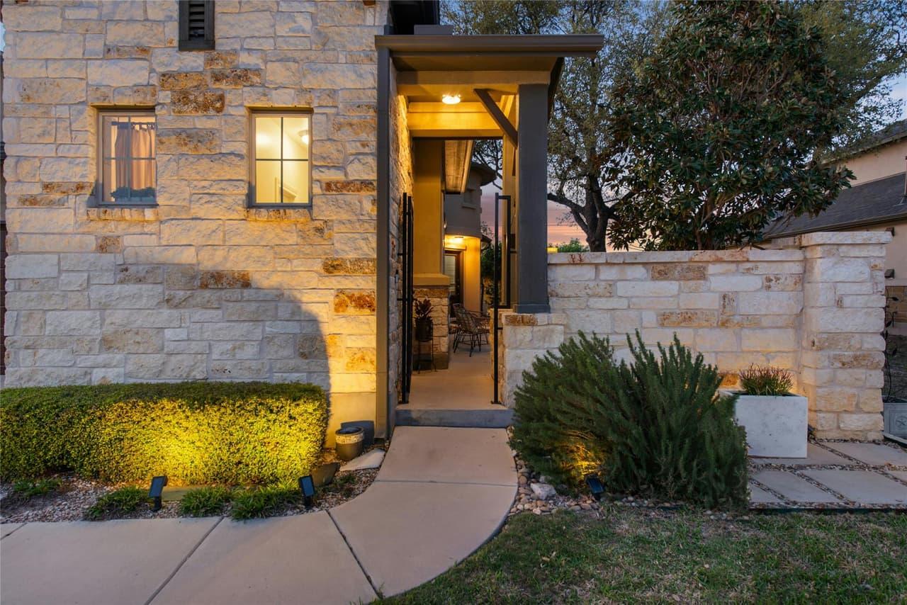 549  Clubhouse Dr  #G photo 4