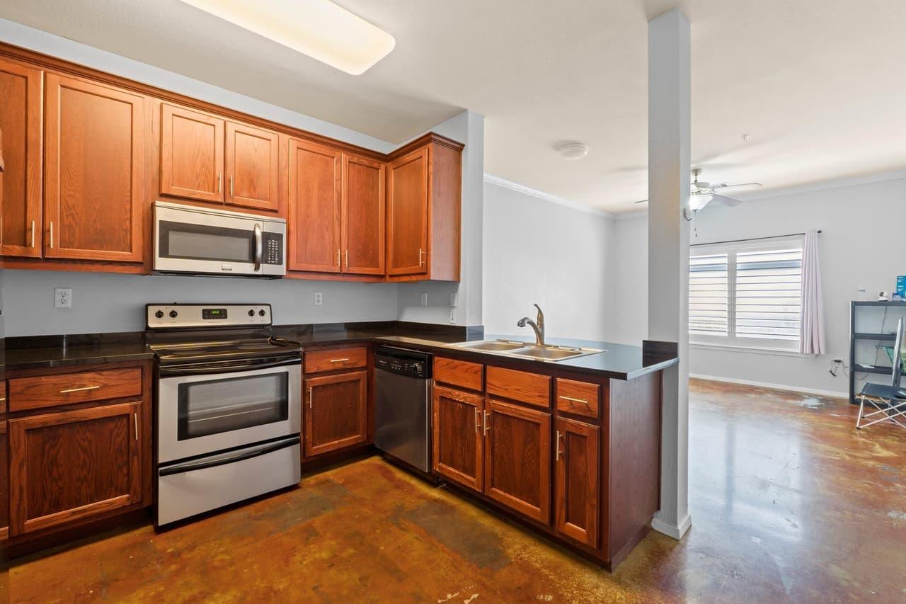 910 W 25th St  #209