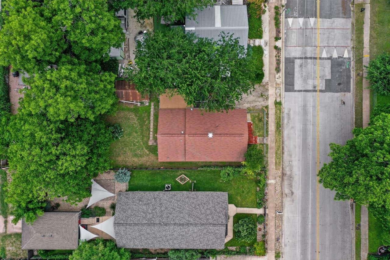 1912  Holly St photo 2