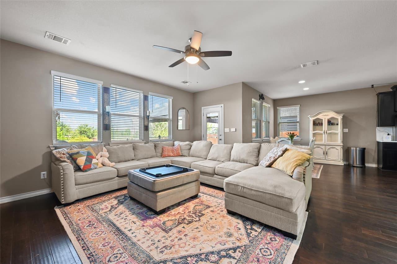 160  Thornless Cir photo 2