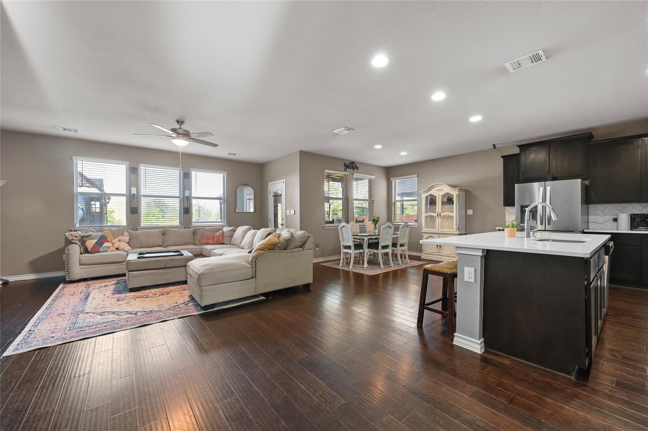 160  Thornless Cir photo 3