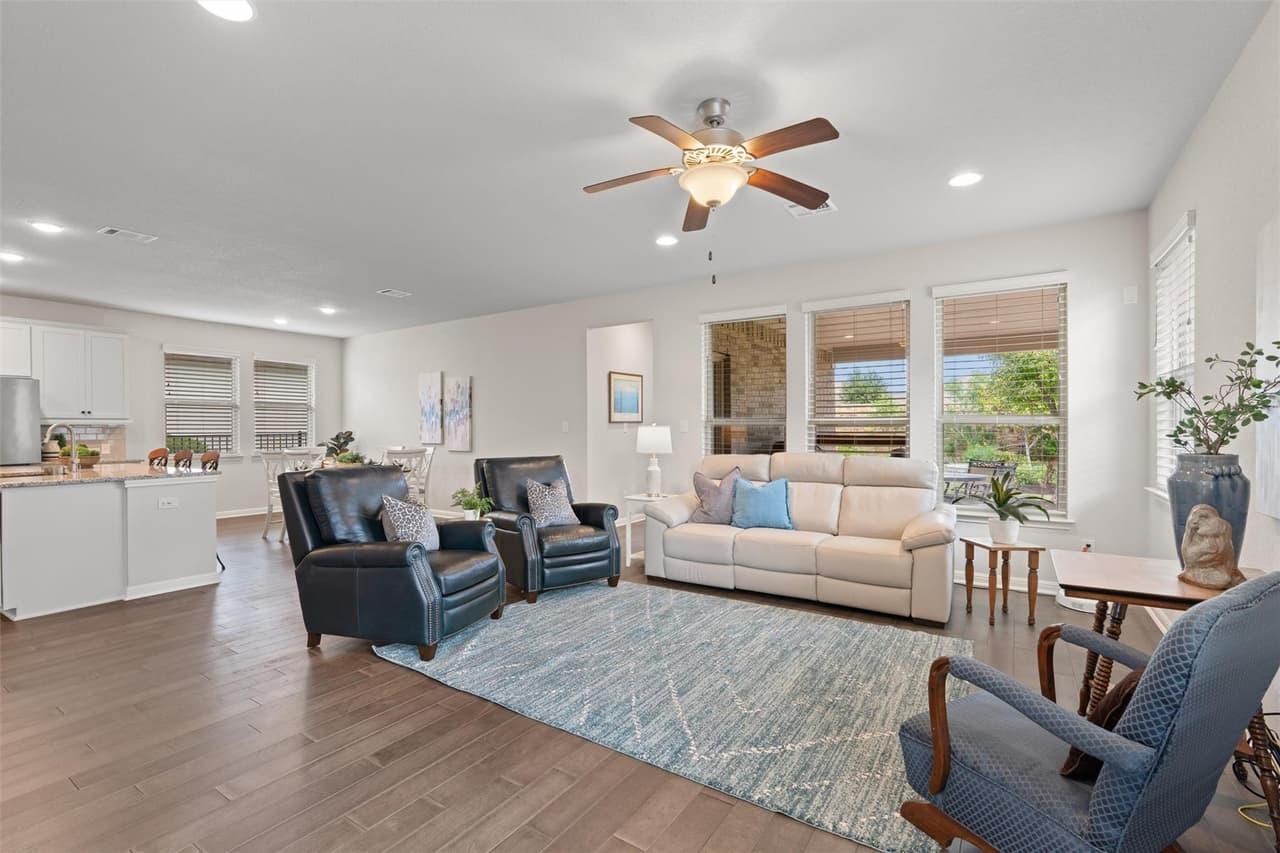 5217  Lusso Trl photo 2