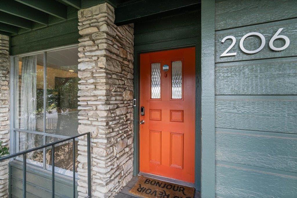 1304  Mariposa Dr  #206 photo 2