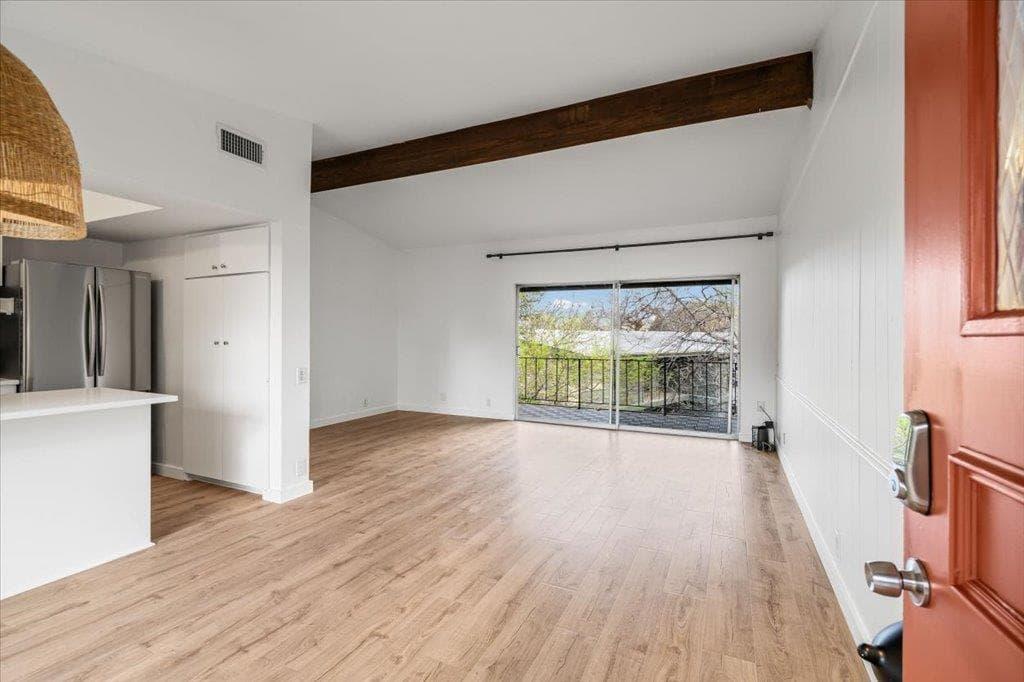 1304  Mariposa Dr  #206 photo 3
