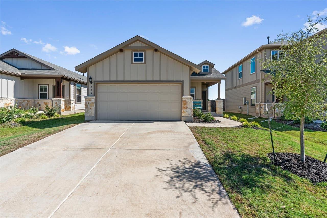 715  Papaya Dr