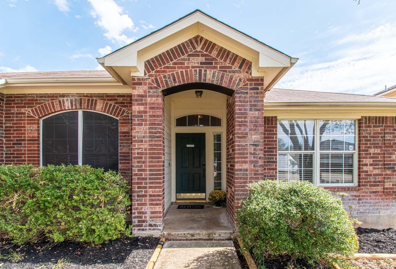 205  Plumbago Dr photo 2