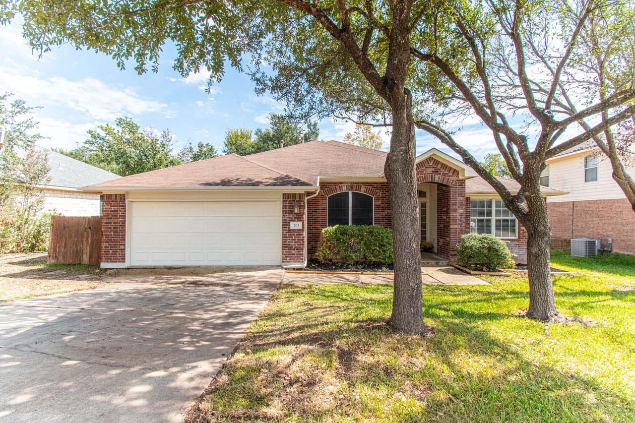 205  Plumbago Dr photo 3