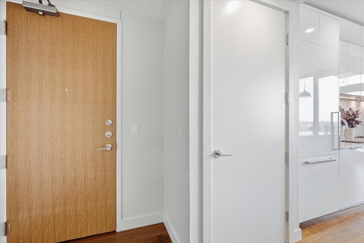 44  East Ave  #1811 photo 5