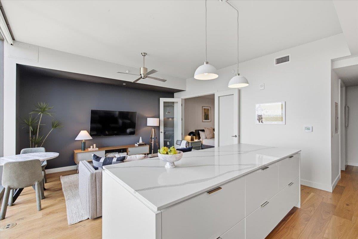 44  East Ave  #1811 photo 6