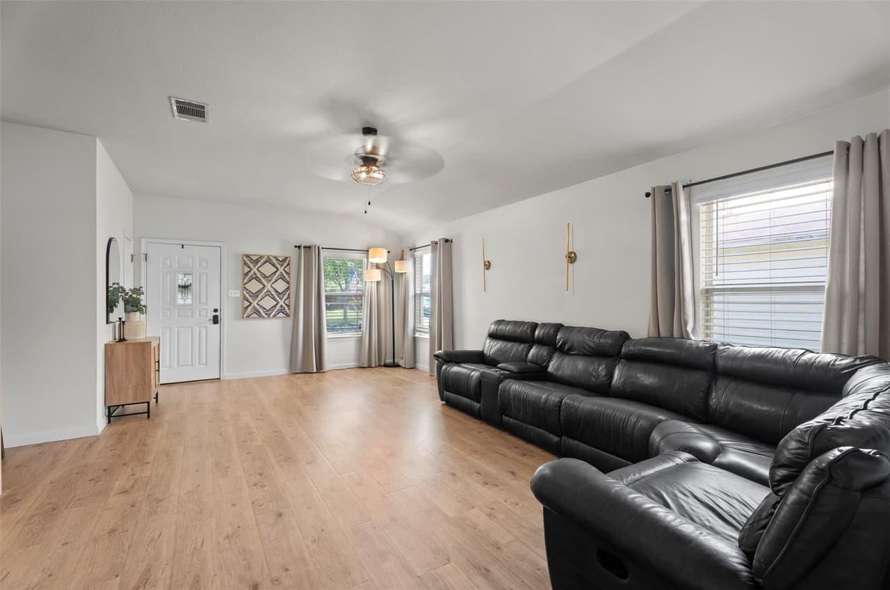214  Jennifer Ln photo 3