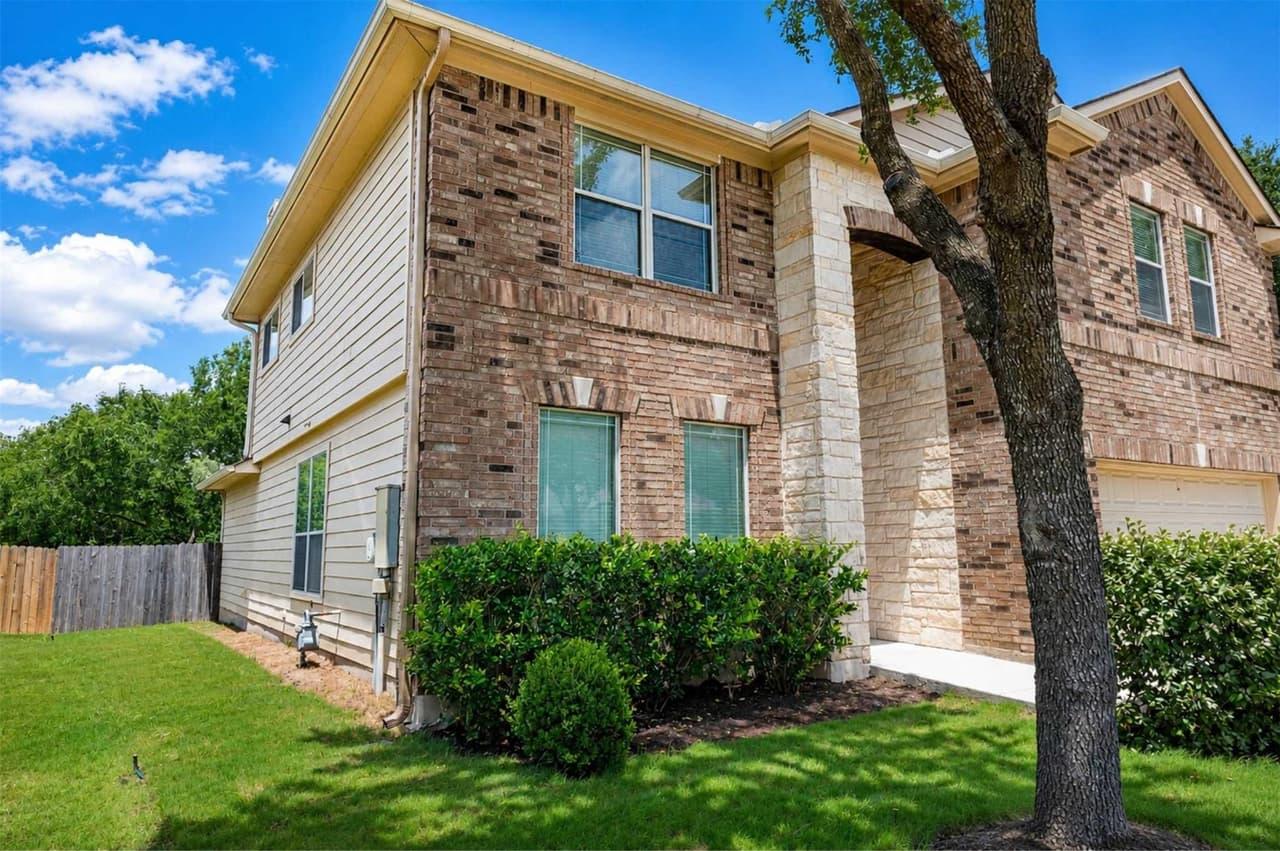 2070  Intrepid Dr photo 2