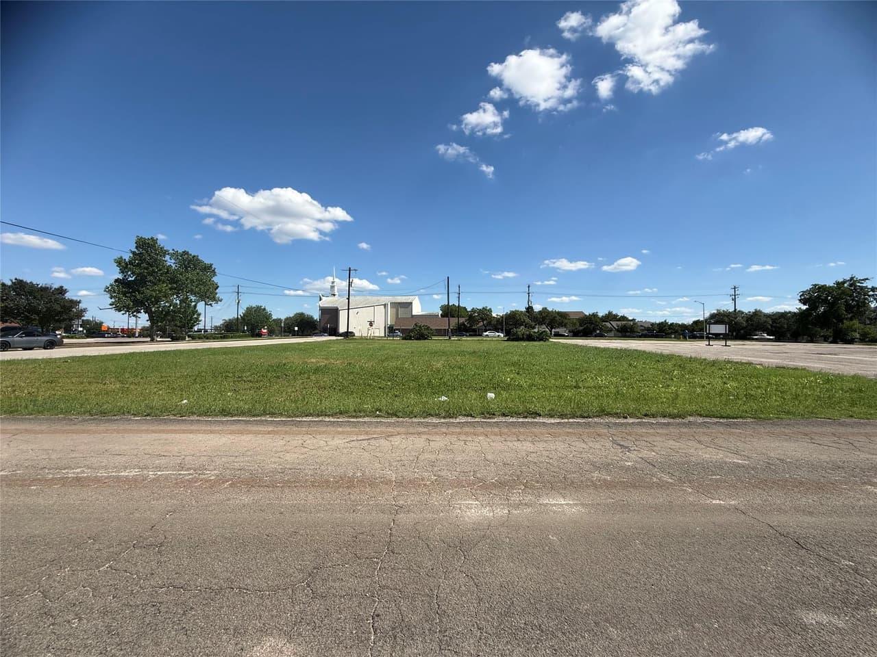 1909  Bois D Arc Ln