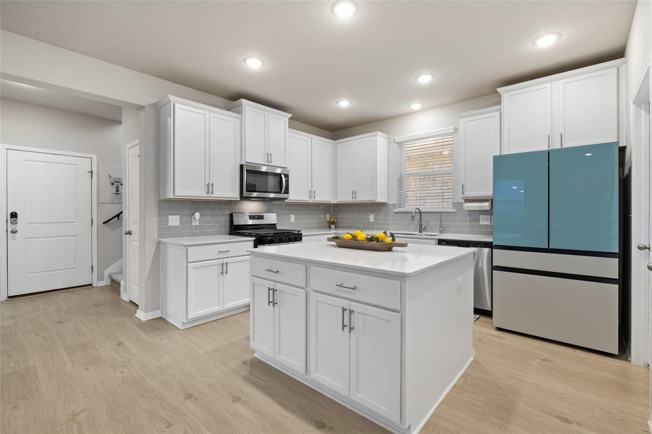 6333  Marsh Ln photo 3