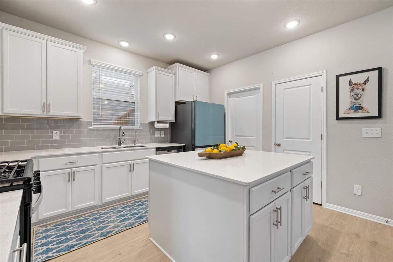 6333  Marsh Ln photo 5