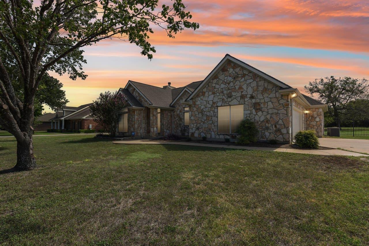 100  Grove Ln