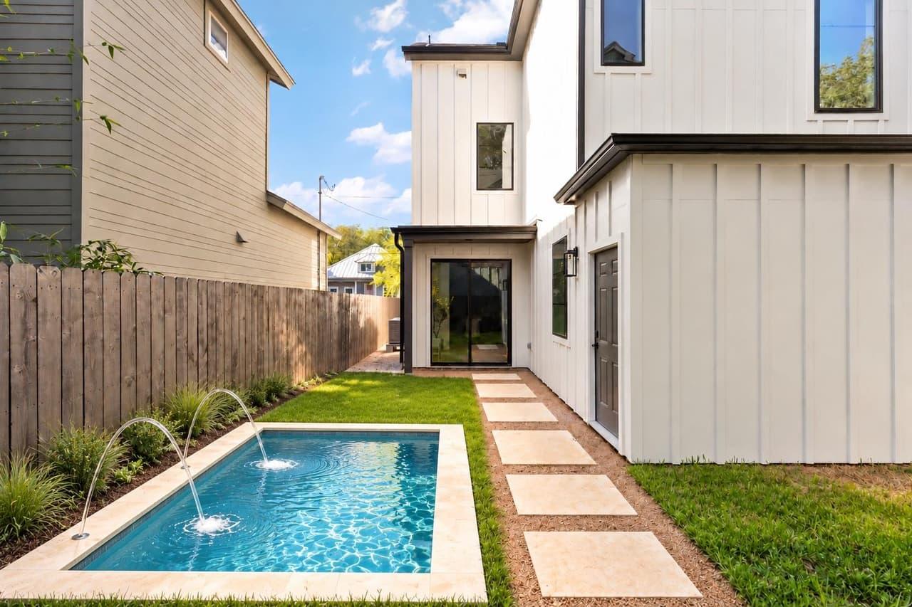 1004  Romeria Dr  #1 photo 2