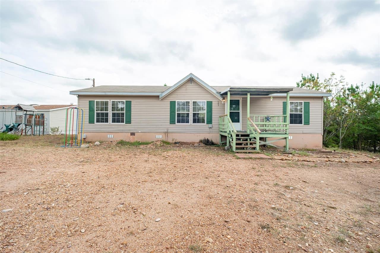 157  Lakeside Dr