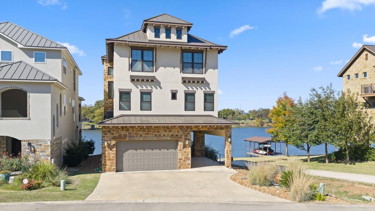 624  Waterside Dr