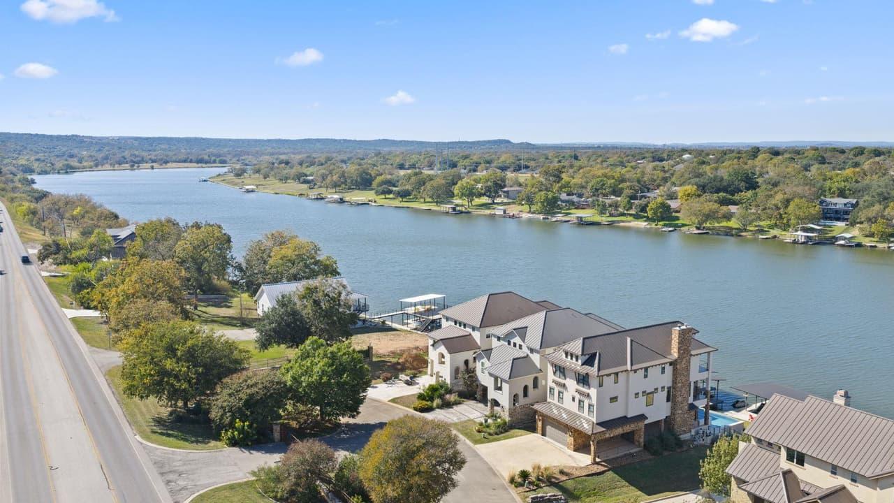 624  Waterside Dr photo 2