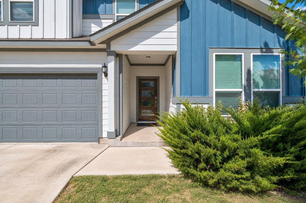 11920  Saddle Rock Dr photo 2