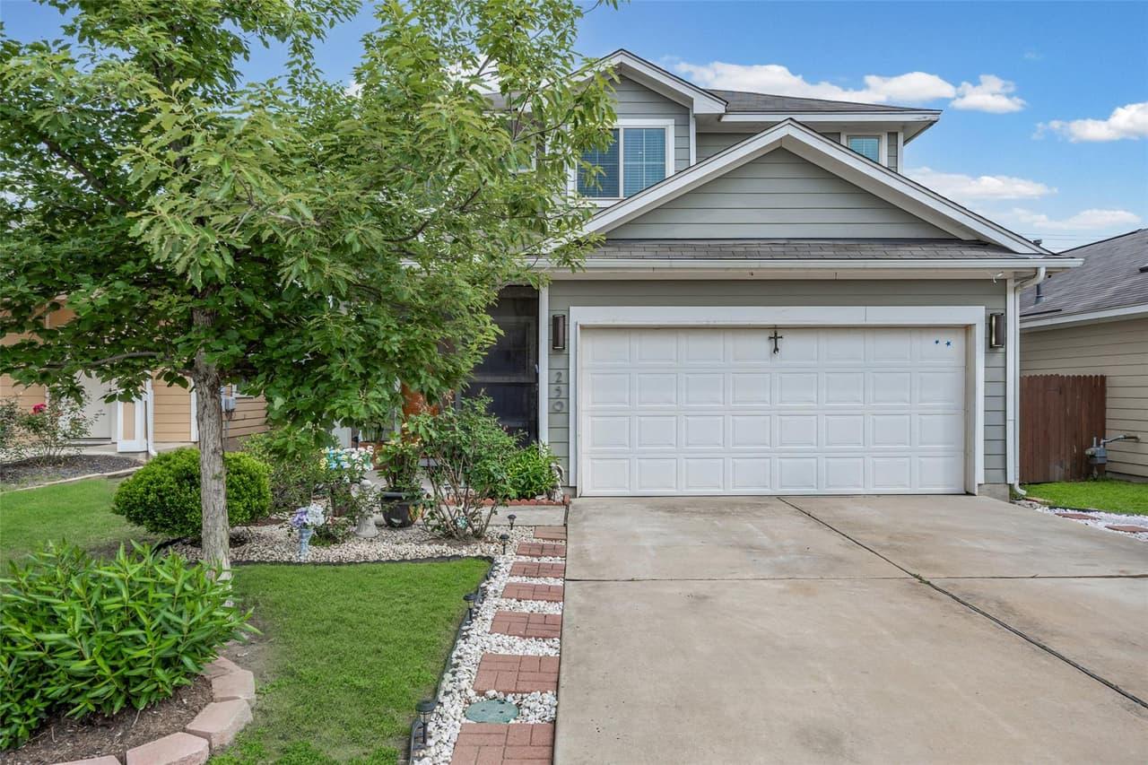 250  Twisted Oaks Ln