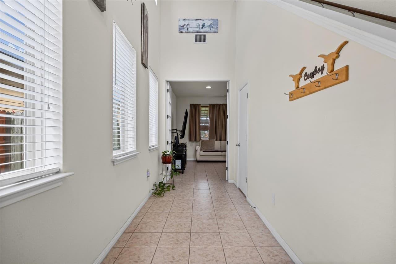 250  Twisted Oaks Ln photo 3