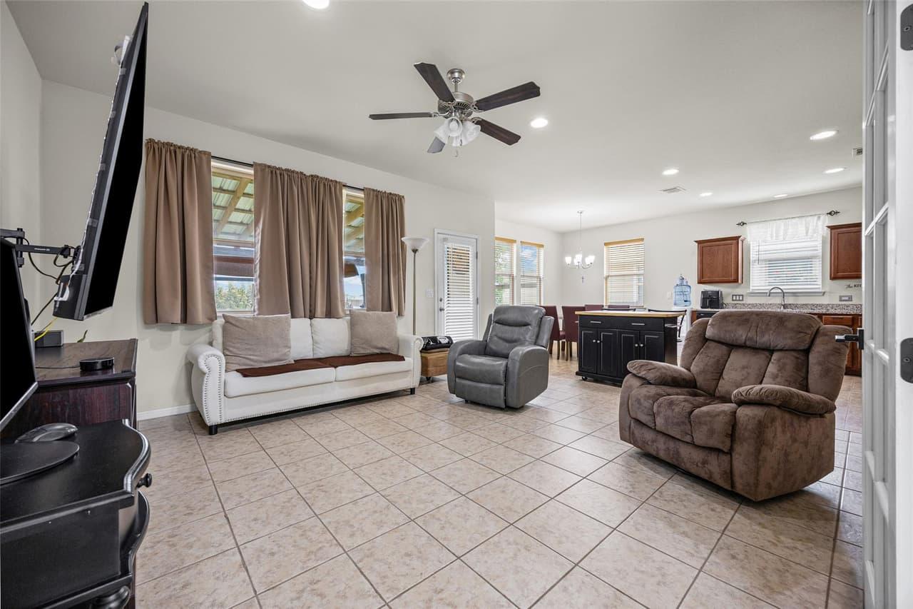 250  Twisted Oaks Ln photo 5
