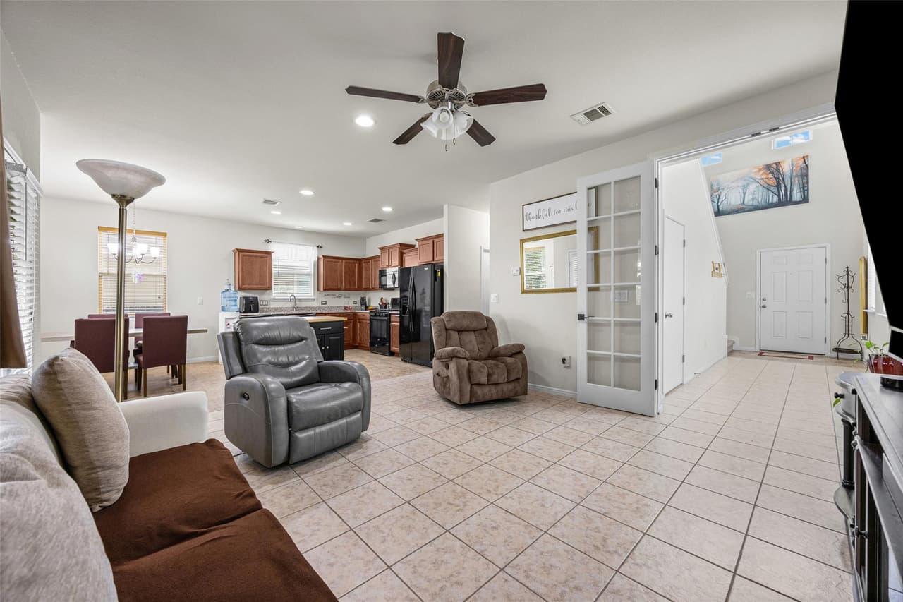 250  Twisted Oaks Ln photo 6