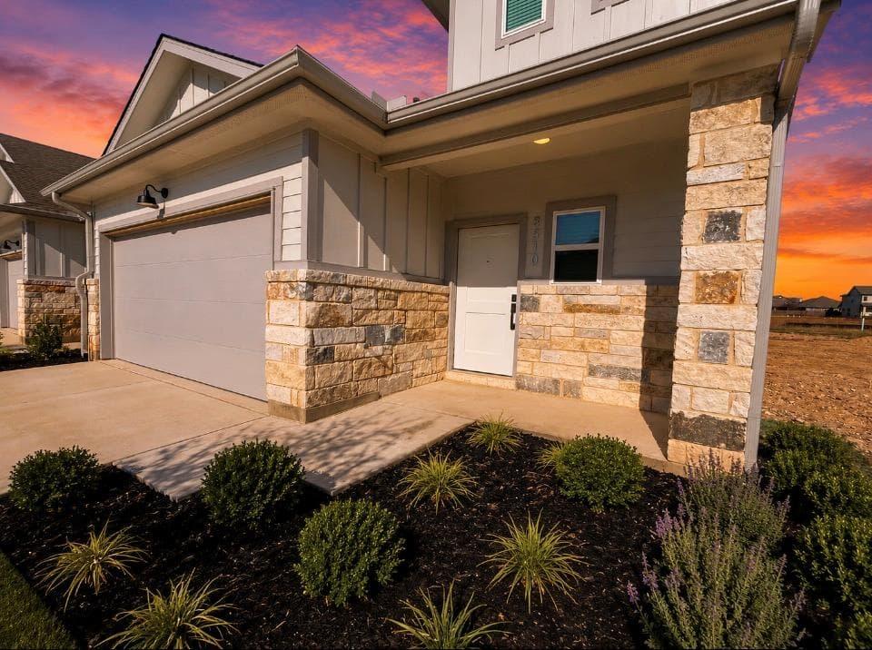8534  Wellspring Loop photo 3