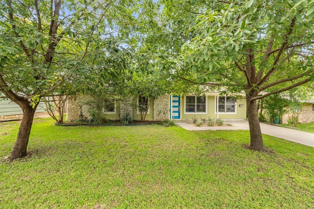 2706  Nottingham Ln photo 3