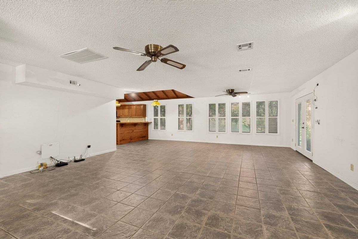 522  Circle Dr photo 3