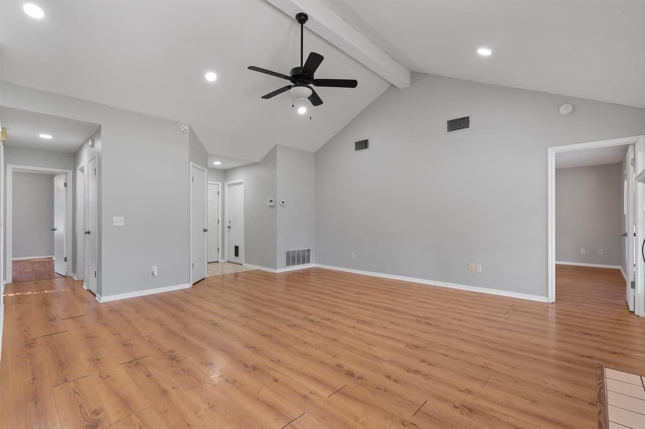 1000  Deer Grove Dr photo 2