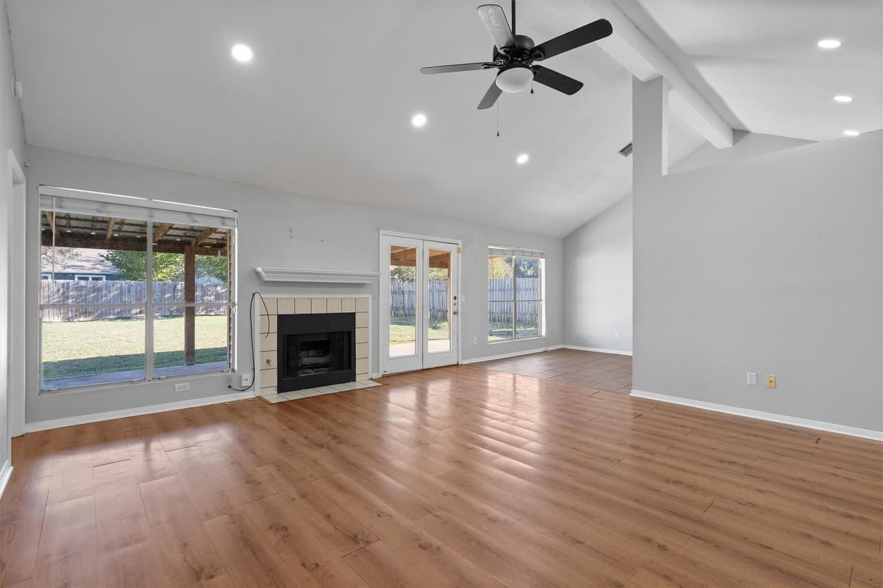 1000  Deer Grove Dr photo 3