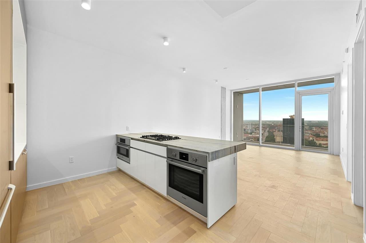 313 W 17th St  #2402 photo 3