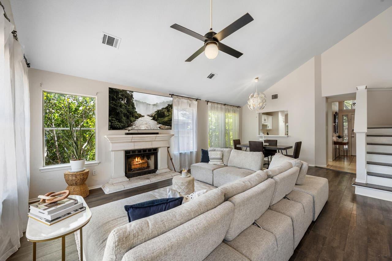 1606  Academy Pl