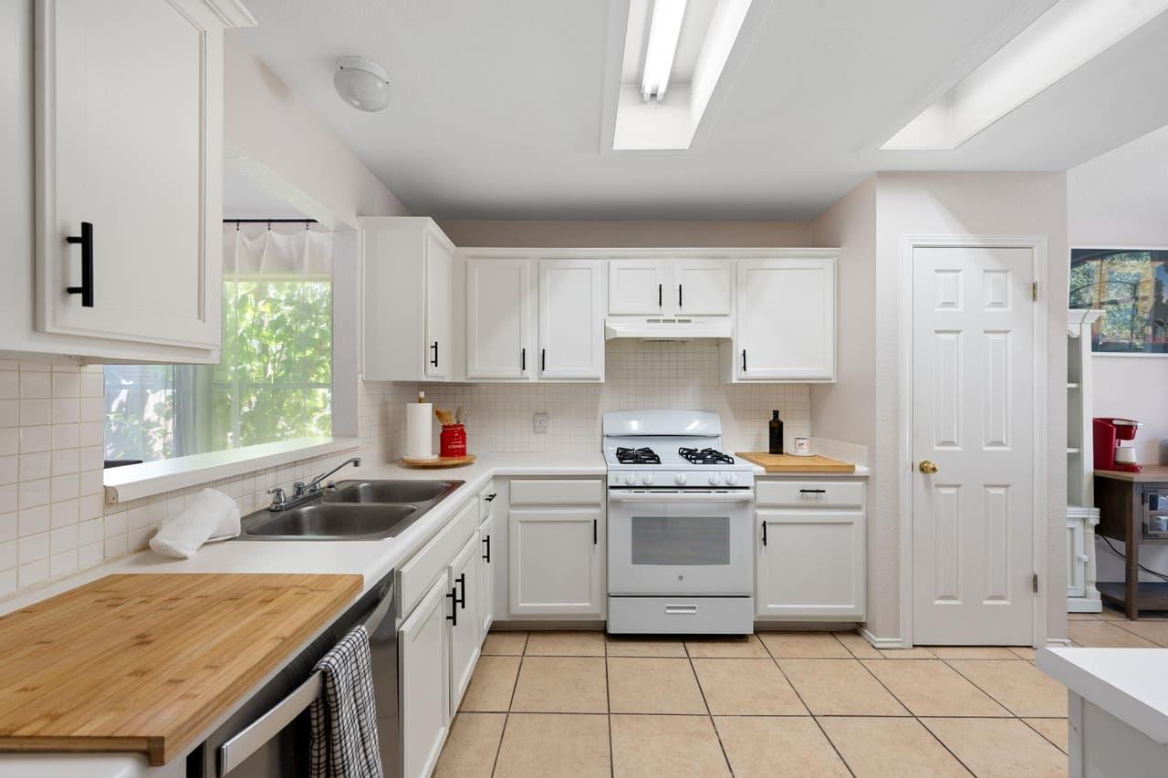 1606  Academy Pl photo 6