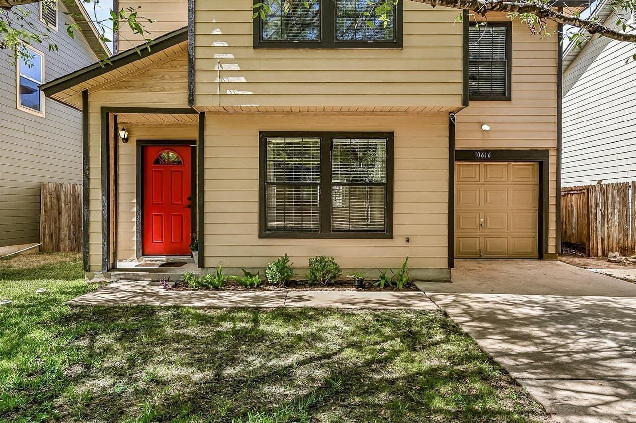 10616  Marshitahs Way photo 2